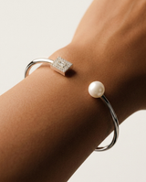 Diamond Pearl Bracelet White