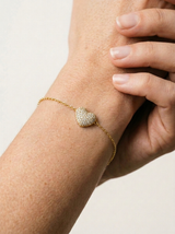 Diamond Heart Bracelet Yellow Gold close-up